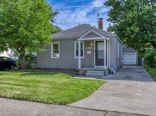 18777 Kingsville St, Harper Woods, MI 48225