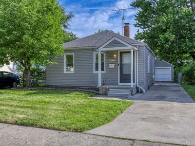 18777 Kingsville St, Harper Woods, MI, 48225