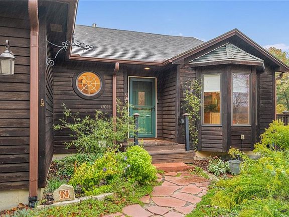 3rd image of 17055 Metcalf Pl