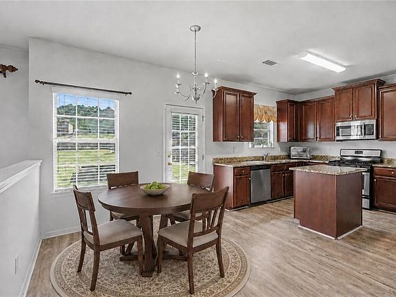 4th image of 614 Maltese Dr