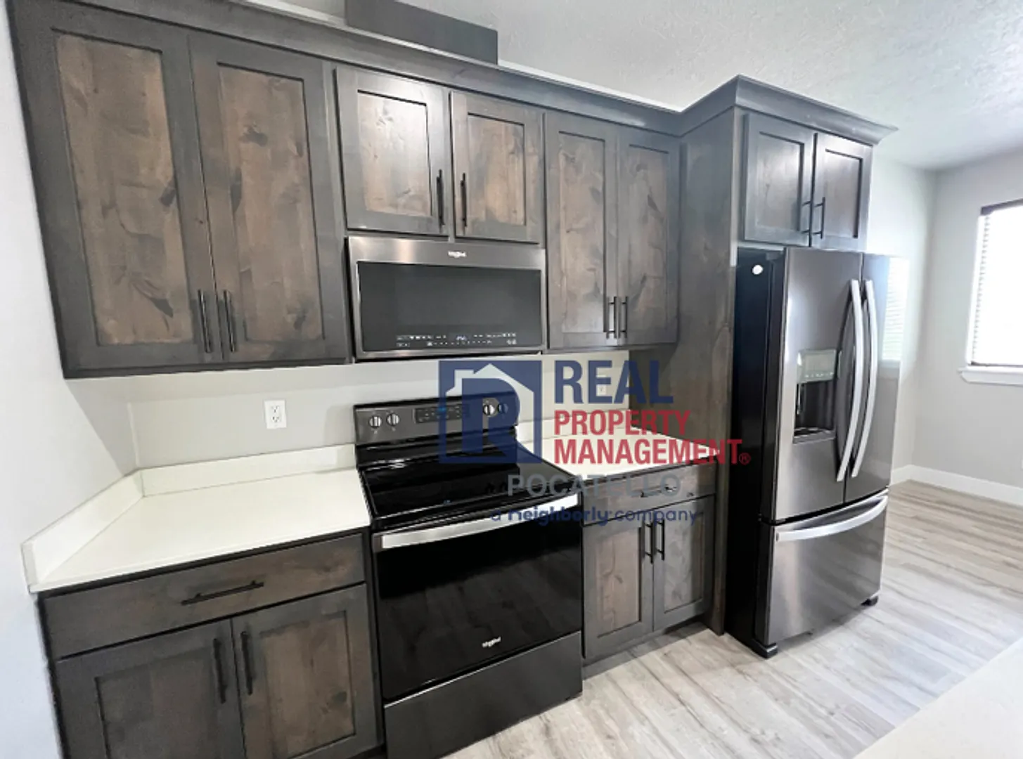 3 Bedroom 2.5 Bathroom Town Home - 1 Car Garage — Photo 3