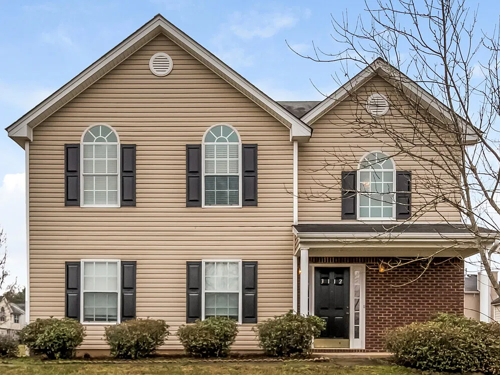 4 bed, 2.5 bath, 2021 sqft, $2,365 — Photo 1