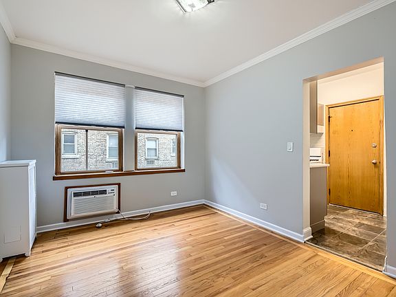 4th image of 10915 S Longwood Dr #1