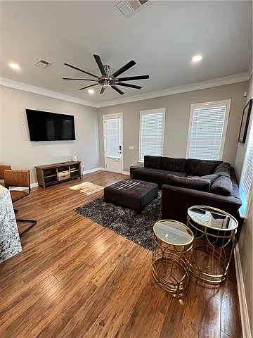 3232 Conti St — Photo 10