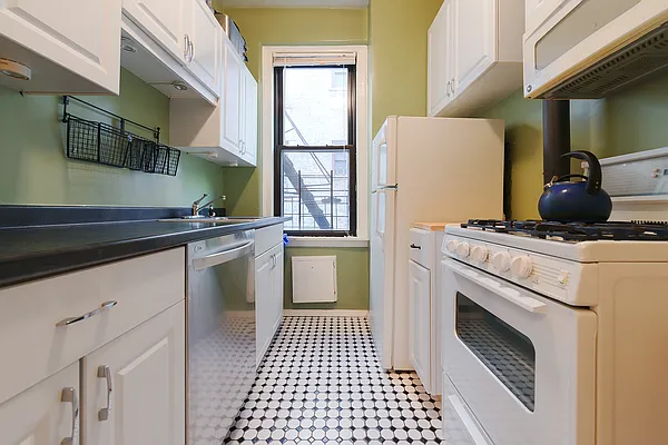 Rented by Corcoran | media 18