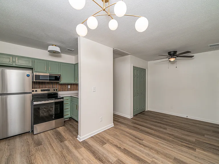 Bayview Apartments — Photo 44