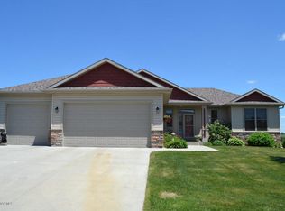 876 Golf View Ave, Zumbrota, MN 55992