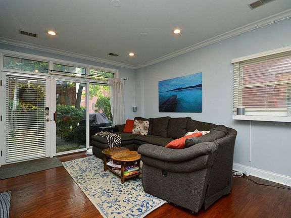 3rd image of 1801 W Diversey Pkwy Unit 32
