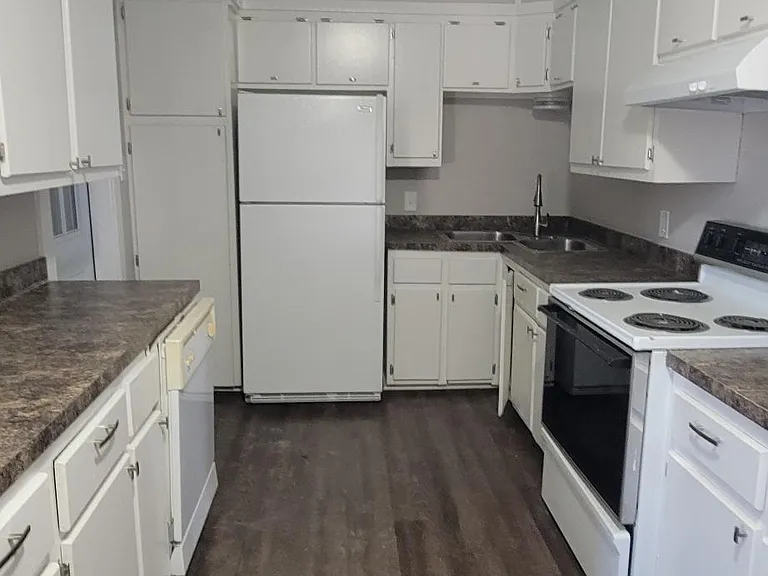 2028 NW 24th St #2028 — Photo 5