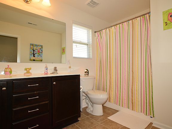 2nd bath with dual sinks