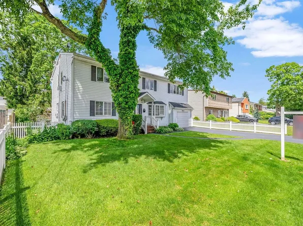 310 W 12th Street, Deer Park, NY 11729