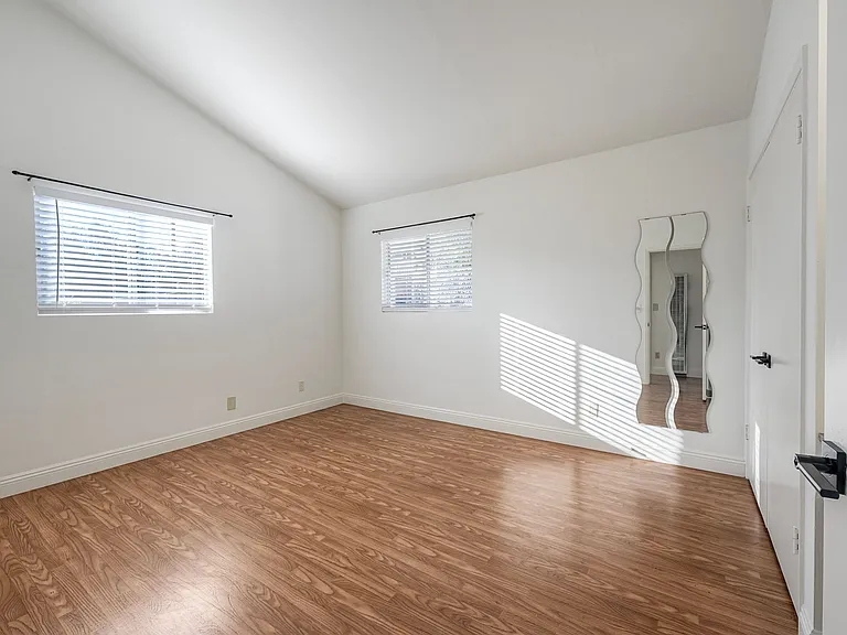 3748 Manchester Ave — Photo 12