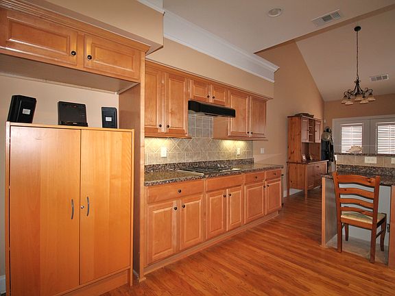 5th image of 605 Ballington Dr