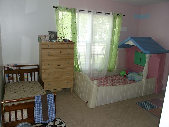 3rd image of 255 Owenshire Cir