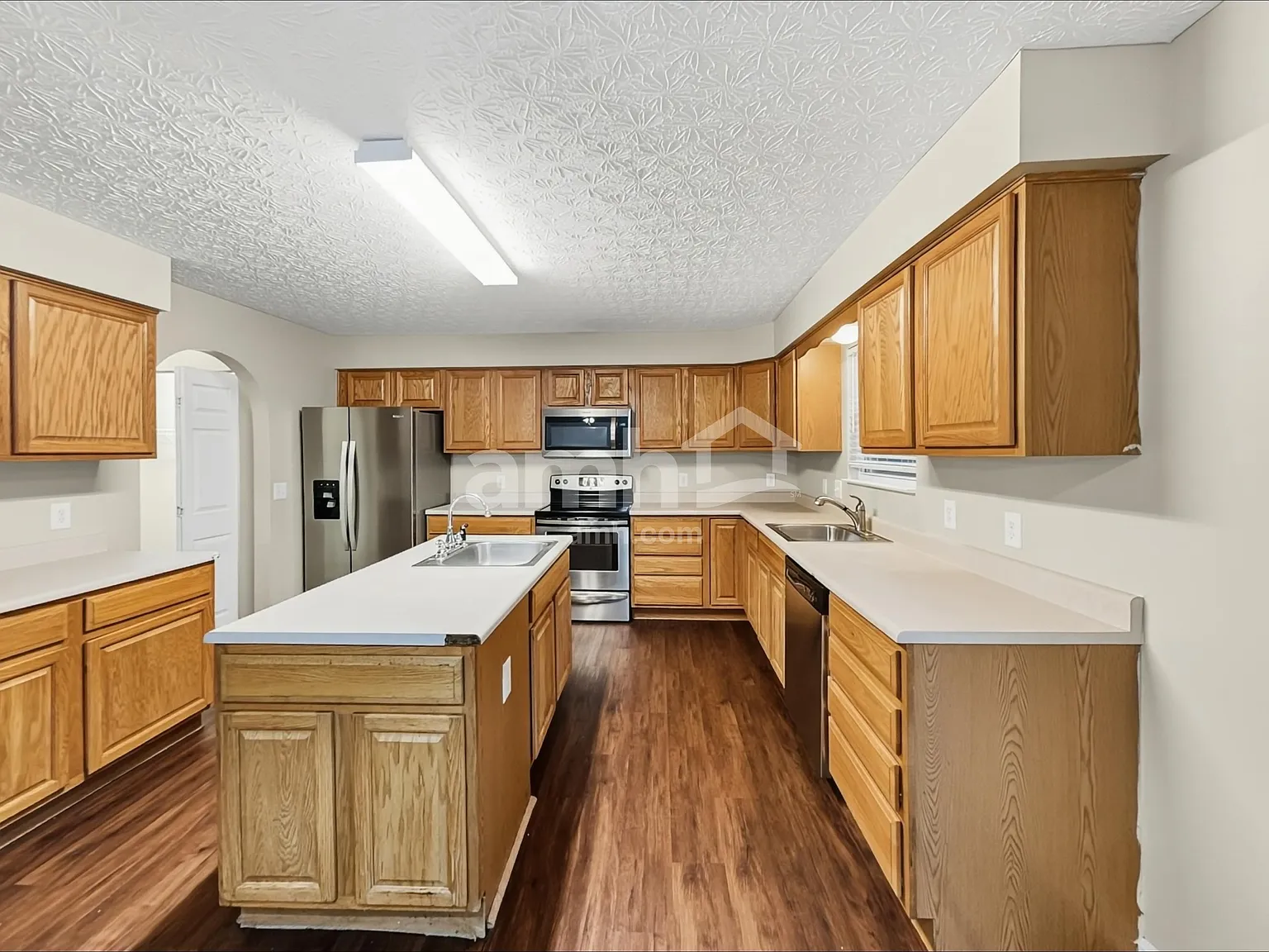 4 bed, 3.5 bath, 3160 sqft, $3,200 — Photo 4