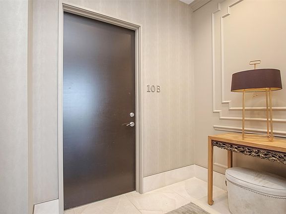 4th image of 2727 Kirby Dr APT 10-B