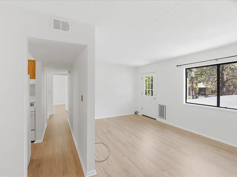1020 Heap Ave — Photo 5