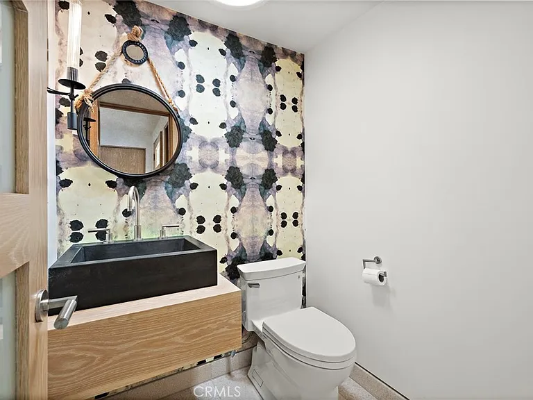 2629 Victoria Dr — Photo 16