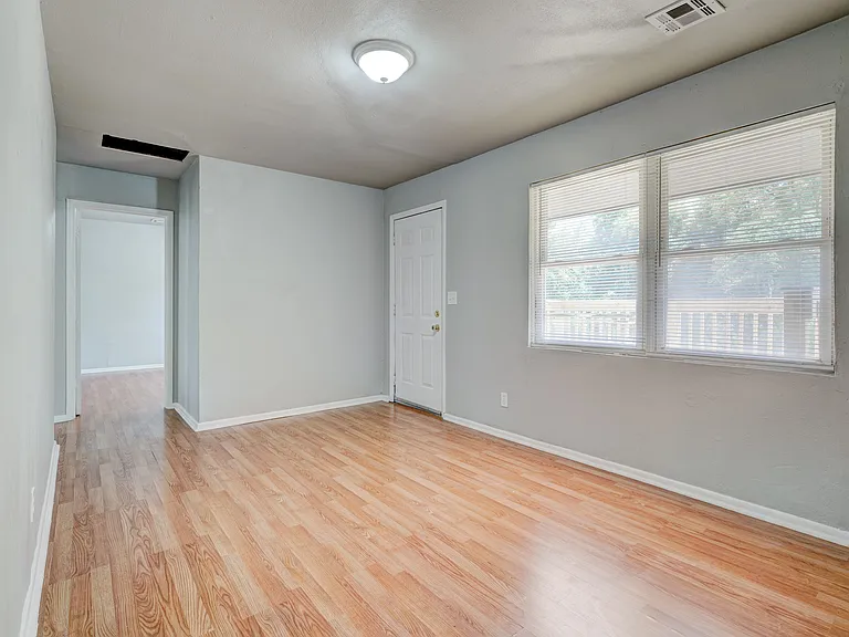 21830 SE 44th St — Photo 11
