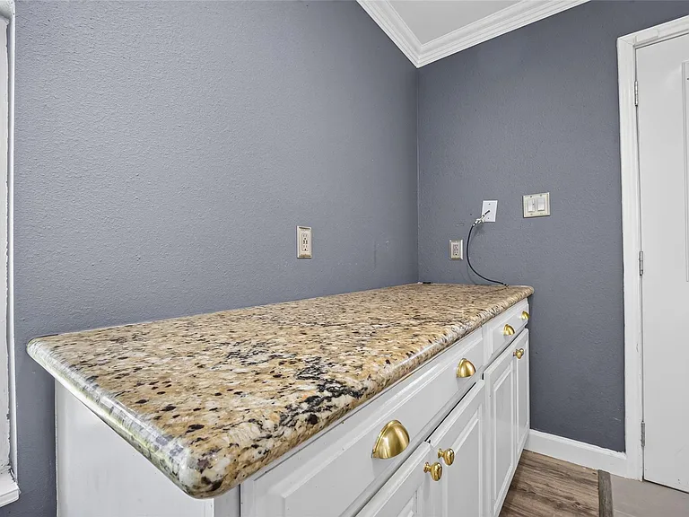 7713 Yoe St — Photo 23