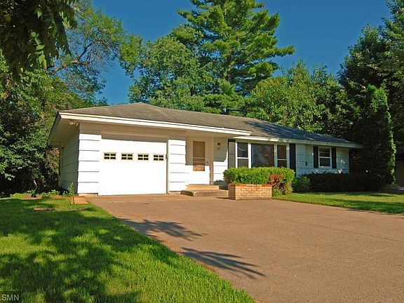 2nd image of 3311 Lake Shore Blvd