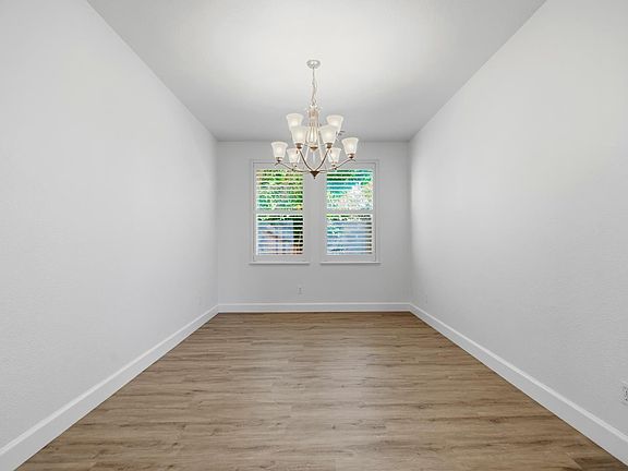 4th image of 984 McVeigh Way