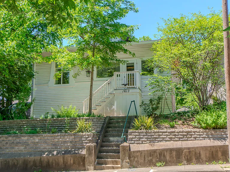 1613 Edgeland Ave — Photo 2