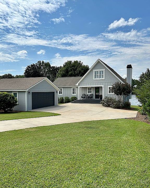 114 Thunder Road from street