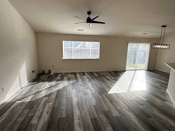 2nd image of 1418 Cowiche Ct