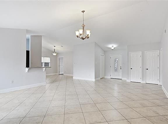 3rd image of 916 Ashland Pl W