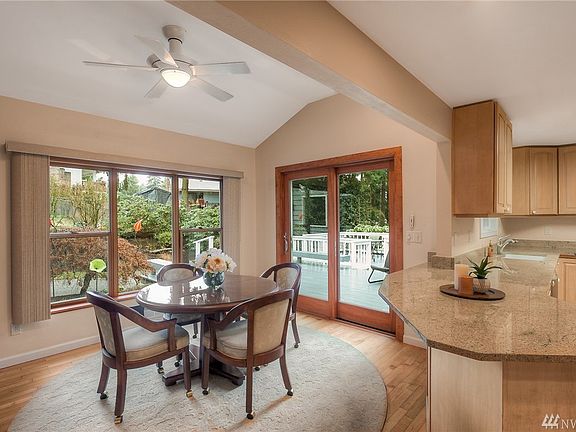 Gorgeous Dining Area off Kitchen! Morning Coffee overlooking private yard!