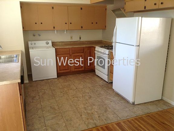 3rd image of 3300 Crescent Ave