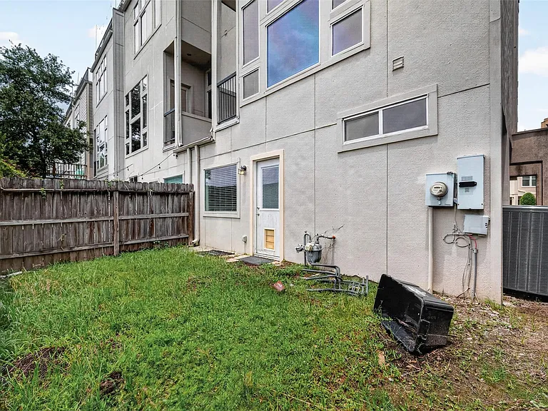2352 Sperber Ln — Photo 36
