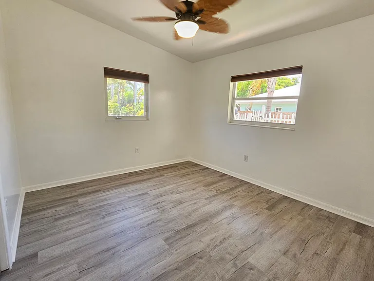 341 Bayshore Dr — Photo 23