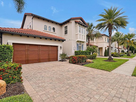 3rd image of 10745 Royal Cypress Way