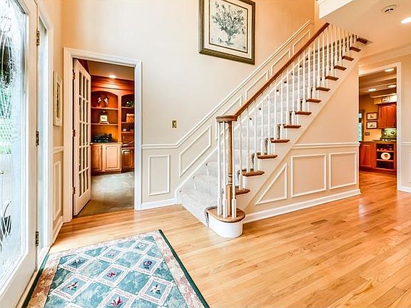 2nd image of 107 Middleground Pl