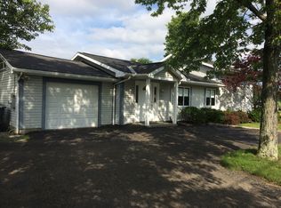 143 Robinhood Dr, Cranberry Township, PA 16066