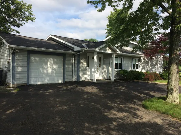 143 Robinhood Dr, Cranberry Township, PA 16066