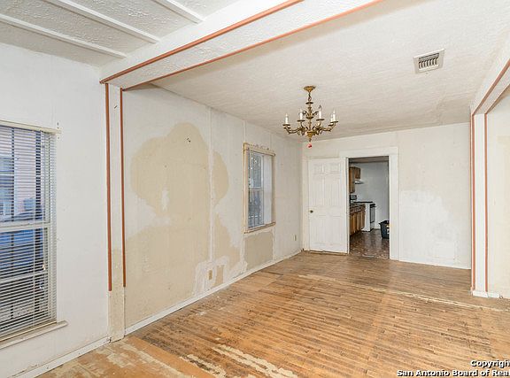 4th image of 4150 Commercial Ave