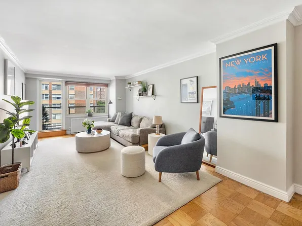 305 E 24th St APT 8F, Manhattan, NY 10010