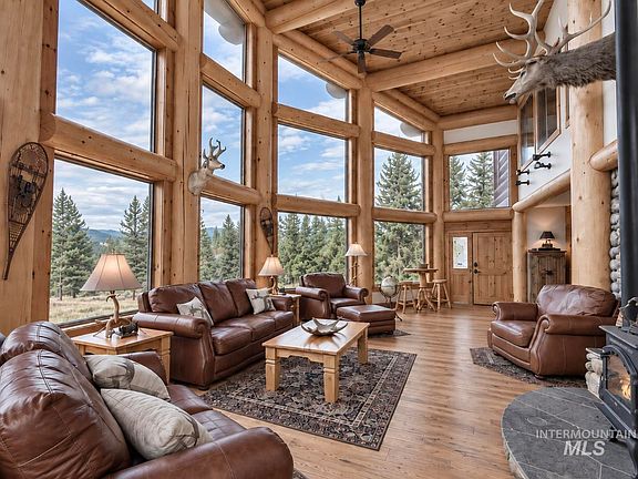2nd image of 3618 Tamarack View Dr