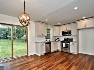 8 Indian Valley Ln, Telford, PA 18969