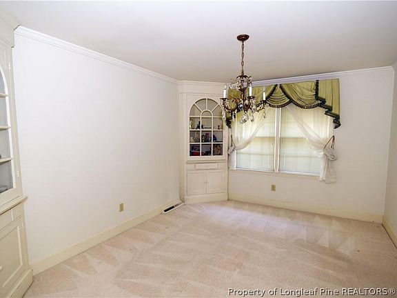 4th image of 202 W 32nd St