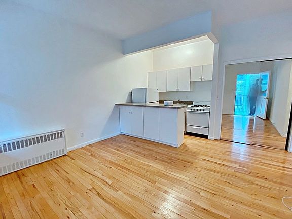 2nd image of 70 W 71st St APT 3G