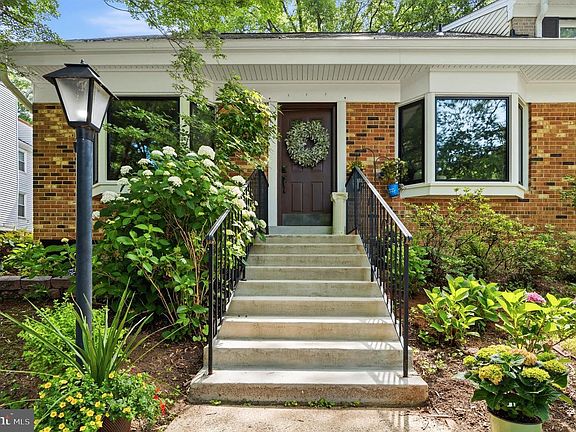 2nd image of 9913 Kingsbridge Dr