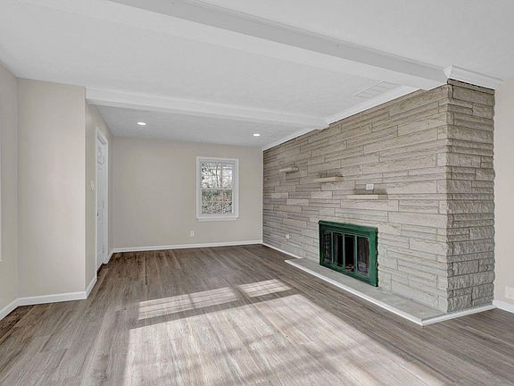 3rd image of 2618 Lake Dr