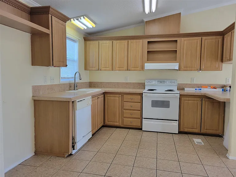 101 Heather Cv — Photo 7