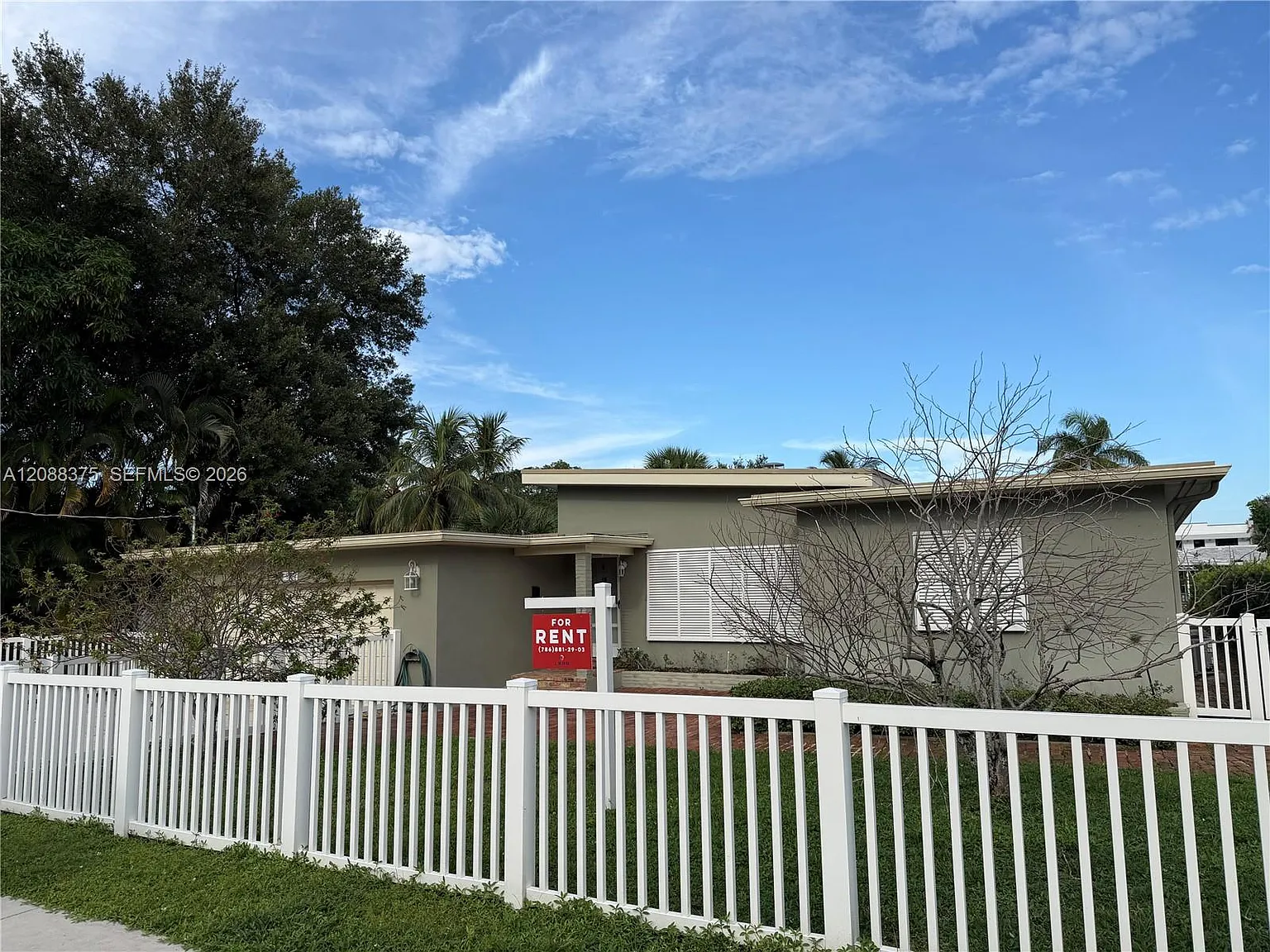 3 bed, 3.0 bath, 2340 sqft, $5,000 — Photo 4
