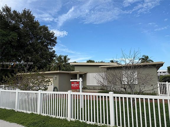 3rd image of 800 SW 8th Ter #0