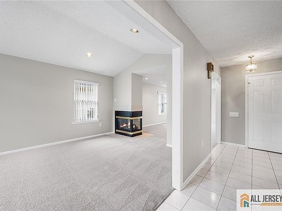4th image of 281 Mockingbird Dr